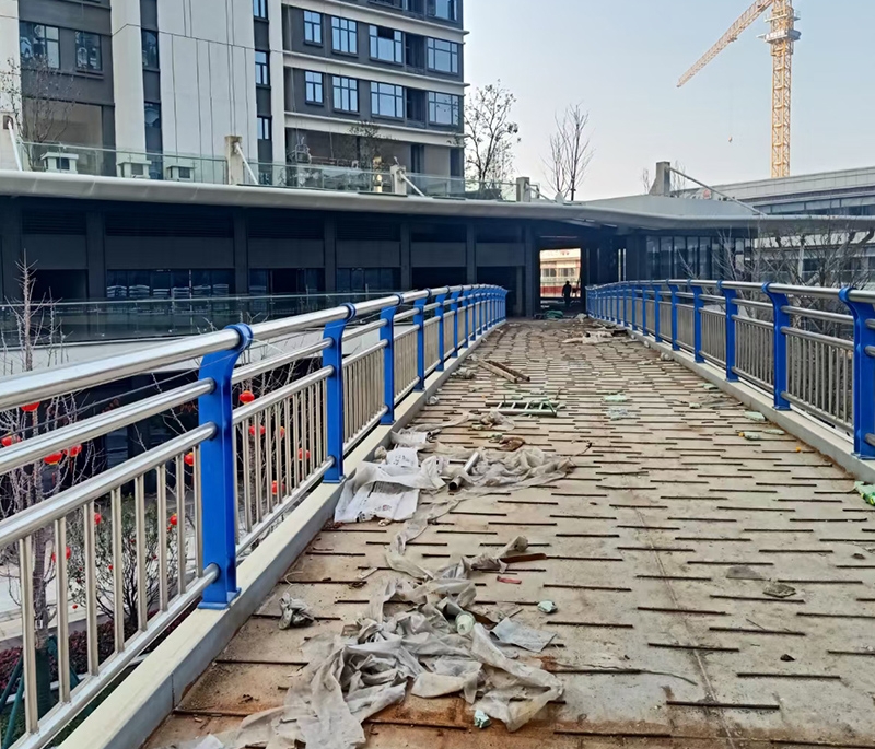 不銹鋼復合管護欄現(xiàn)貨