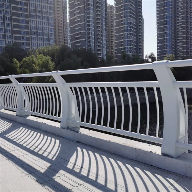 橋梁護(hù)欄廠家定做