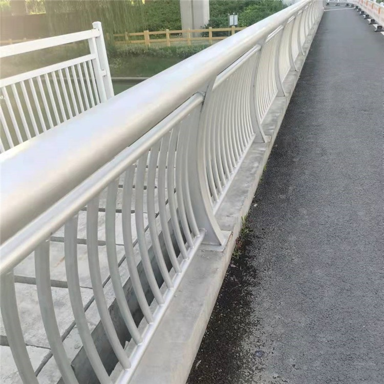 橋梁護(hù)欄欄桿廠家